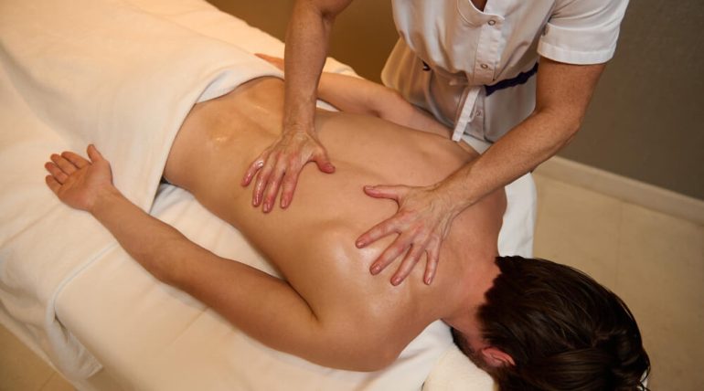 Masaje tántrico para reducir estrés en Lima